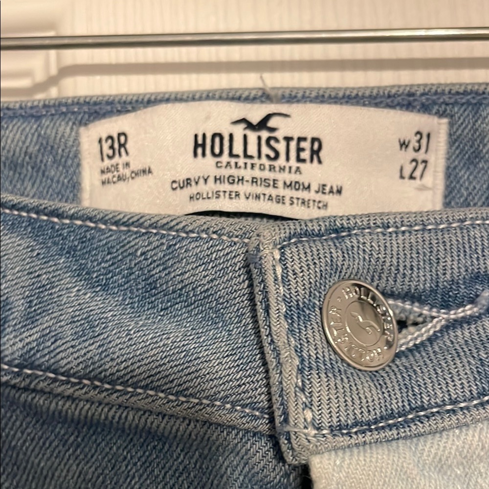 Hollister Curvy High Rise Mom Jeans - Picture 2 of 4